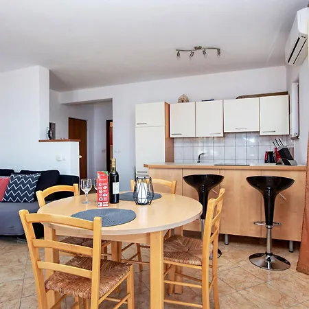 812b Apartment Tisno