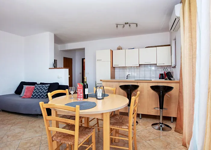 812b Apartment Tisno